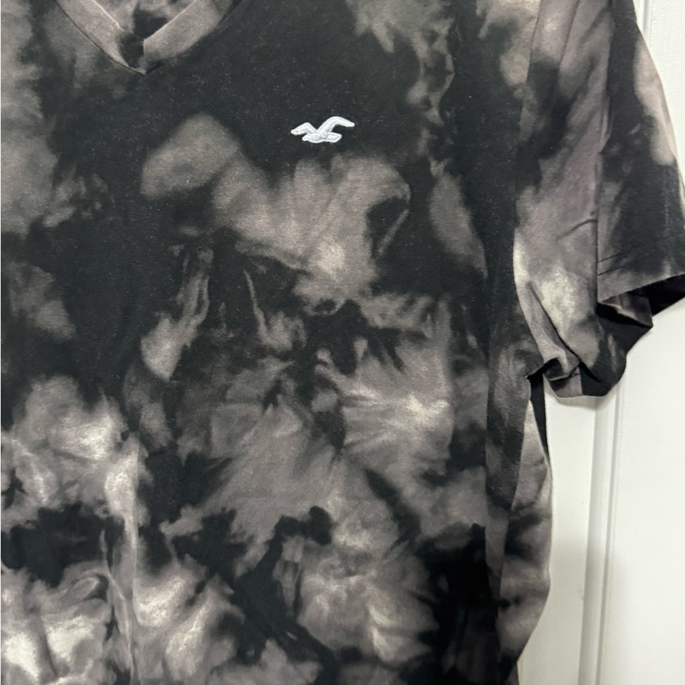 Hollister Black and Gray Short Sleeve Tee - Picture 2 of 7